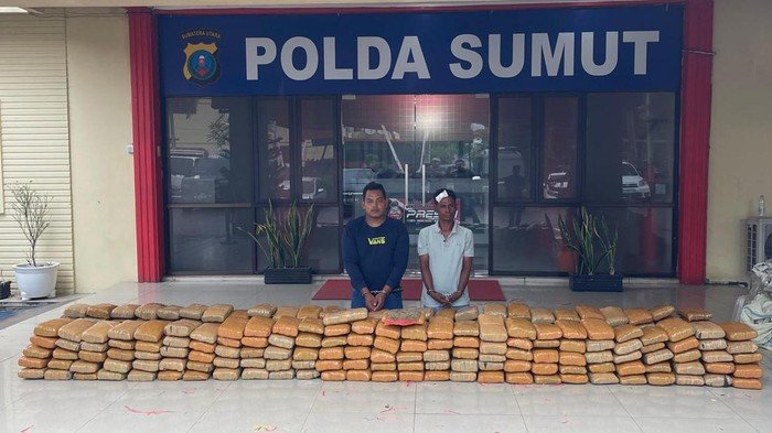 Ditresnarkoba Polda Sumut saat mengamankan 272 kilogram ganja.