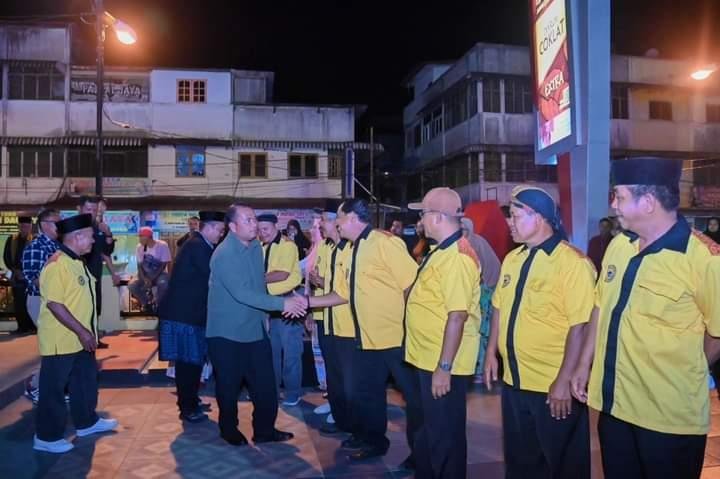 Para pengurus Dewan Kesenian Kota Padangsidimpuan (DK2P) saat menyambut PJ.Wali Kota Padangsidimpuan H.Timur Tumangor dan rombongan. (IST)