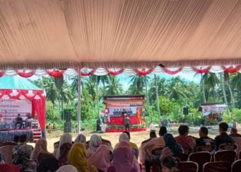 Ratusan masyarakat menghadiri acara penetapan Desa Pudun Jae sebagai Kampung Pengawasan Parsitipatif. (IST)