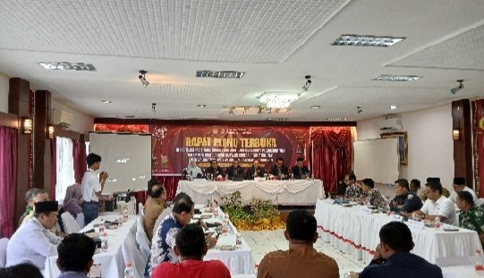 KPU Padangsidimpuan saat rapat pleno terbuka rekapitulasi hasil perhitungan perolehan suara. (IST)