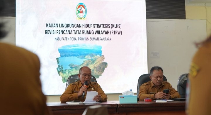 Kadis Lingkungan Hidup Toba Raja Ipan Singkat. (IST)