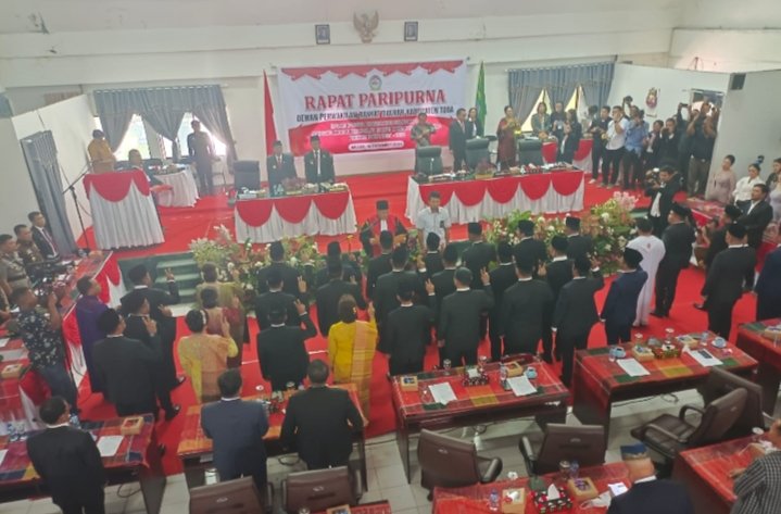 Pelantikan Anggota DPRD Kabupaten Toba. (IST)