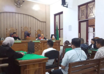 Kelima terdakwa ketika mendengarkan putusan di Pengadilan Tipikor pada Pengadilan Negeri Medan, Kamis (19/12/2024).