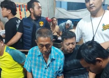 Para terduga pelaku saat diamankan polisi. 