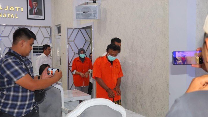 Pelaku ID dan RT saat digiring penyidik. 