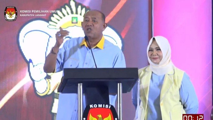 Syah Afandin dan Tiorita saat debat kedua Pilbup Langkat 2024.