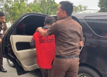 Tersangka S saat dibawa ke Lapas.