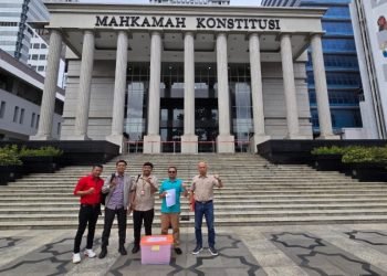 Tim Hukum Paslon Bupati/Wakili Bupati Taput Nomor Urut 1 Satika Simamora -Sarlandy Hutabarat saat mendaftar gugatan Pilkada Taput 2024 ke MK. 