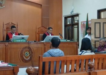 Dua saksi yang dihadirkan jaksa penuntut umum dalam persidangan perkara Pembununah wartawan Sempurna Pasaribu di Pengadilan Negeri Kabanjahe. 