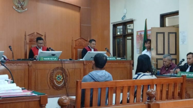 Dua saksi yang dihadirkan jaksa penuntut umum dalam persidangan perkara Pembununah wartawan Sempurna Pasaribu di Pengadilan Negeri Kabanjahe. 