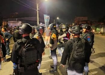 Satuan Brimob Kepolisian Daerah (Polda) Sumatera Utara menangkap terduga penjudi di Kecamatan Medan Belawan, Medan, Rabu (1/1/2025) malam. 