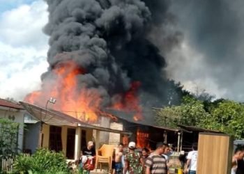 Rumah milik boru Sianturi di Desa Kalang Simbara, Sidikalang, Dairi terbakar.