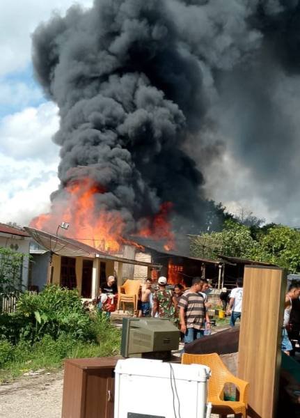 Rumah milik boru Sianturi di Desa Kalang Simbara, Sidikalang, Dairi terbakar.