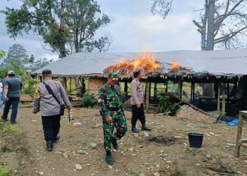 Barak narkoba dibakar.