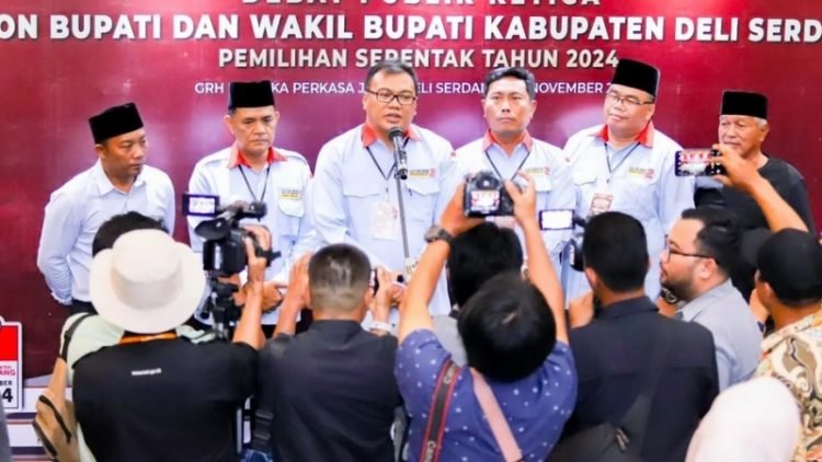Pasangan Asri Ludin Tambunan-Aci Lomlom saat menggelar konferensi pers terkait Pilkada Deli Serdang.