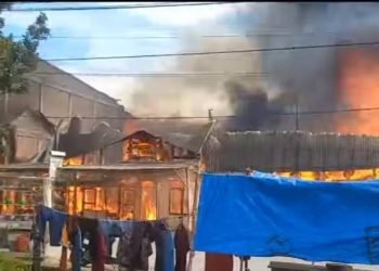 9 unit rumah di Parsoburan Toba hangus terbakar, Minggu (2/2).