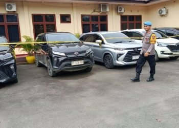 Beberapa unit mobil rentalan yang diamankan Polres Langkat.