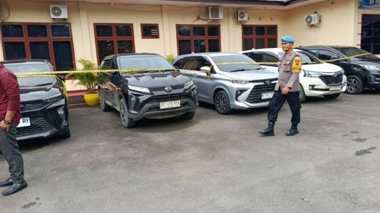 Beberapa unit mobil rentalan yang diamankan Polres Langkat.
