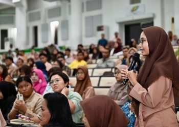 Sejumlah pelajar menghadiri sosialisasi Seleksi Nasional Penerimaan Mahasiswa Baru (SNPMB) 2025. Acara ini dihadiri oleh kepala sekolah, guru, serta siswa SMA/SMK/MA se-Sumatera Utara, di Auditorium USU.