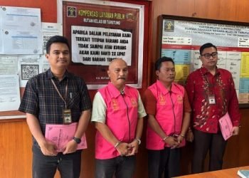 Kejari Taput menahan 2 tersangka dalam kasus dugaan korupsi pengadaan ISP. 