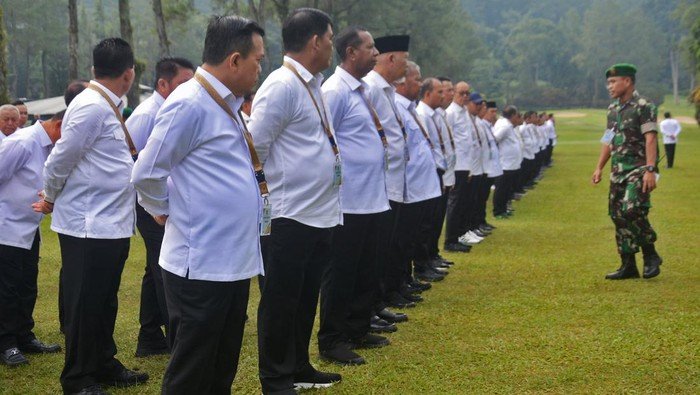 Retret kepala daerah di Akmil Magelang.