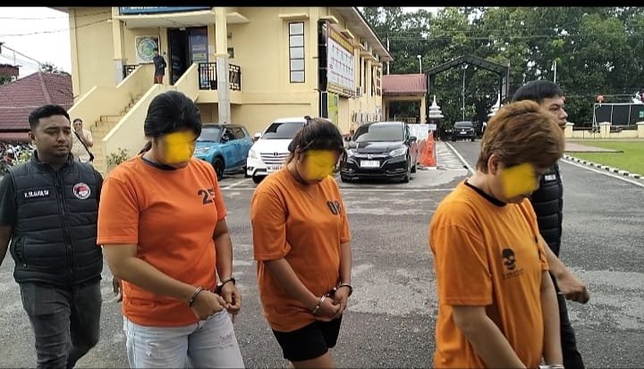 Trio wanita diduga pengedar sabu.