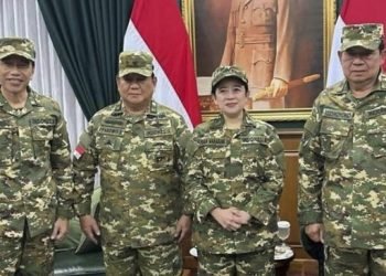 Jokowi, Prabowo Subianto, Puan Maharani, hingga Susilo Bambang Yudhoyono (SBY) berpose bersama di sela kegiatan retret kepala daerah di Magelang, Jateng.