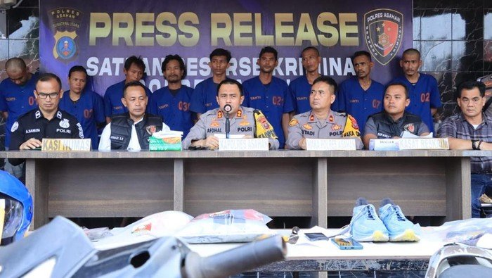 Kapolres Asahan AKBP Afdhal saat merilis beberapa kasus pencurian di Asahan. 