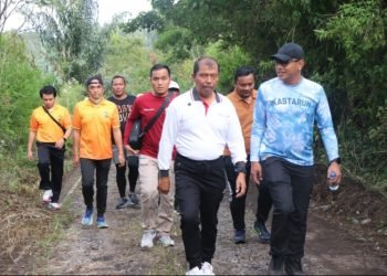 Wakil Bupati Toba ikut jalan santai ke Dolok Tong sambut HUT ke- 26 Kabupaten Toba. (IST)