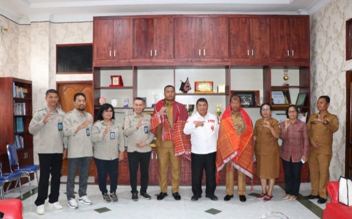 General Manager Badan Pengelola  Toba Caldera Unesco Global Geopark Audiensi dengan Bupati dan Wakil Bupati Toba. (IST)