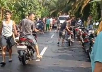 Evakuasi korban saat kejadian di lokasi Lingkungan 4, Kelurahan Marbau, Labura. 