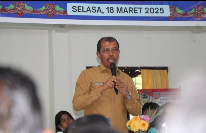 Wakil Bupati Toba Audi Murphy O. Sitorus saat memberikan arahan dan bimbingan pada kegiatan Musrenbang Kec. Lumban Julu. (IST)