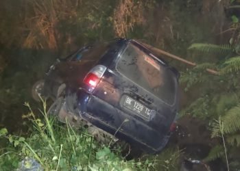 Isuzu Panther BK 1229 TG ringsek terperosok masuk jurang di Jalan HT Rizal Nurdin, Kelurahan Sihitang, Kecamatan Padangsidimpuan Tenggara, Kota Padangsidimpuan, Senin (24/3/2025) malam.