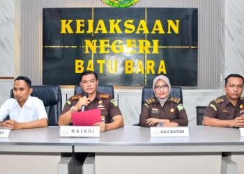 Kejaksaan Negeri Batu Bara menggelar temu pers penetapan Kadis Kominfo Sumut Ilyas Sitorus sebagai tersangka korupsi.
