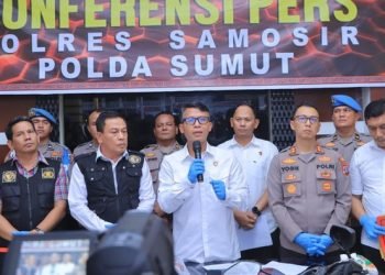 Dirreskrimum Polda Sumut Kombes Sumaryono saat merilis kasus di Polres Samosir.