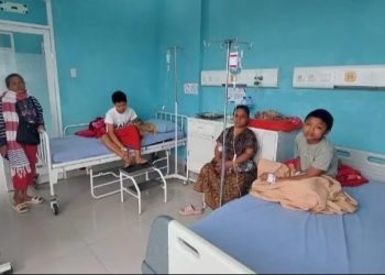 Dua orang korban dirawat di rumah sakit.