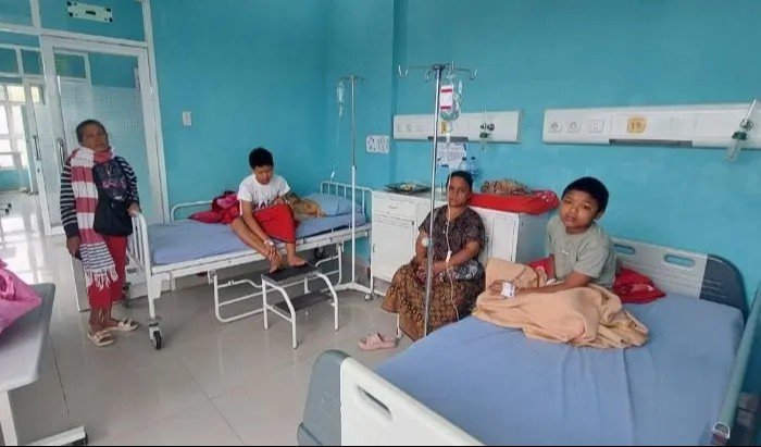 Dua orang korban dirawat di rumah sakit.