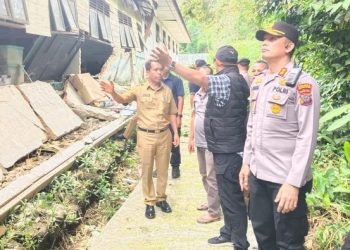 Gedung sekolah SD yang rusak alibat gempa.