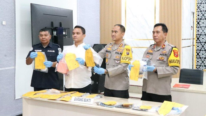 Kapolres Tapteng AKBP Wahyu Endrajaya saat konferensi pers.