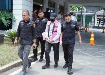 Kadis Kebudayaan Pariwisata dan Ekonomi Kreatif Provinsi Sumut Zumri Sulthony ditahan Penyidik Kejaksaan Tinggi Sumatera Utara, Selasa (11/3/2025). 