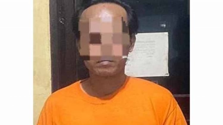 Pelaku saat diamankan di unit PPA (Perlindungan Perempuan dan Anak) Polresta Deli Serdang. 