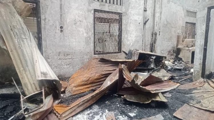 Kondisi rumah kos di Jalan Jamin Ginting, Padang Bulan terbakar merenggut 2 korban jiwa, Selasa (22/4/2025) dinihari.