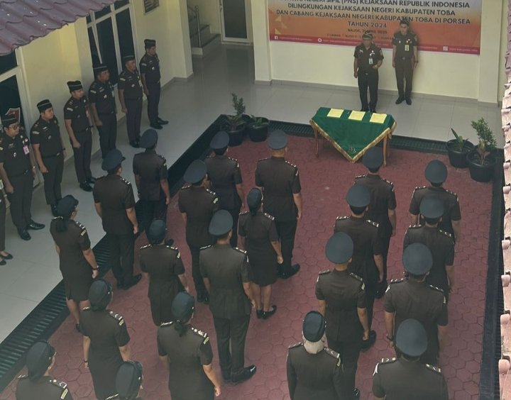 Pengambilan Sumpah/Janji PNS di lingkungan Kejaksaan Negeri Toba Dan Cabang Kejaksaan Negeri Toba. (ist)