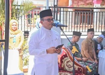 Wali Kota Padangsidimpuan Letnan Dalimunthe memberikan sambutan di acara tasyukuran akan keberangkatannya menunaikan ibadah haji tahun ini. (IST)