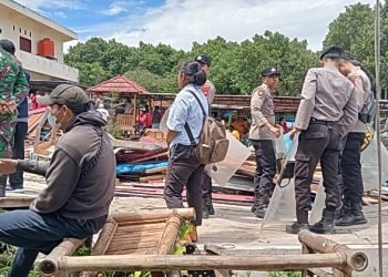 Proses eksekusi lahan di Huta Parmonangan Parbaba, Desa Huta Bolon, Kecamatan Pangururan, Kabupaten Samosir.