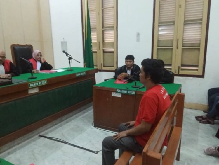 Rahmad Dedy Silitonga, terdakwa pengeroyokan terhadap anggota TNI dituntut 4 tahun penjara. 