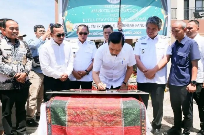 Luhut resmikan hotel ABE di Lobusiregar Siborongborong,Taput.