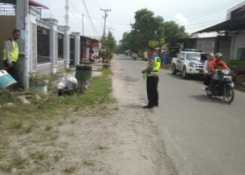 Personel Sat Lantas Polresta Deli Serdang saat olah TKP. 