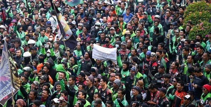 Hari ini pengemudi ojek online (ojol) menggelar demonstrasi besar-besaran di Jakarta. 