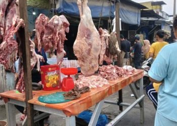 Daging sapi yang dijual di pasar Medan. 